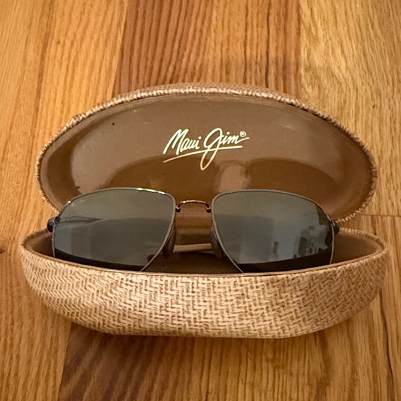 MAUI JIM Women’s Brown Polarized Aviator Sunglasses with Case